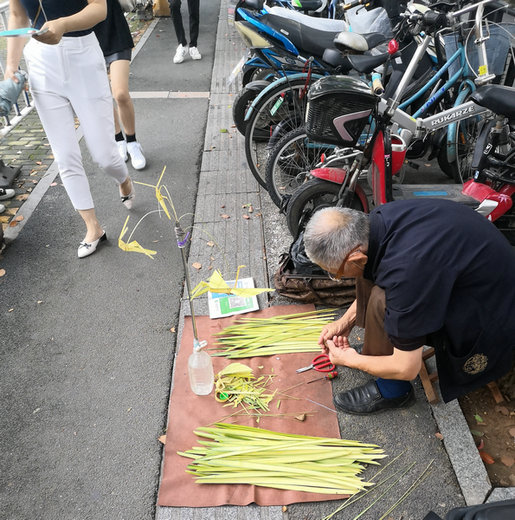 南京财经大学营销与物流治理学院：地摊经济，让烟火重回城市