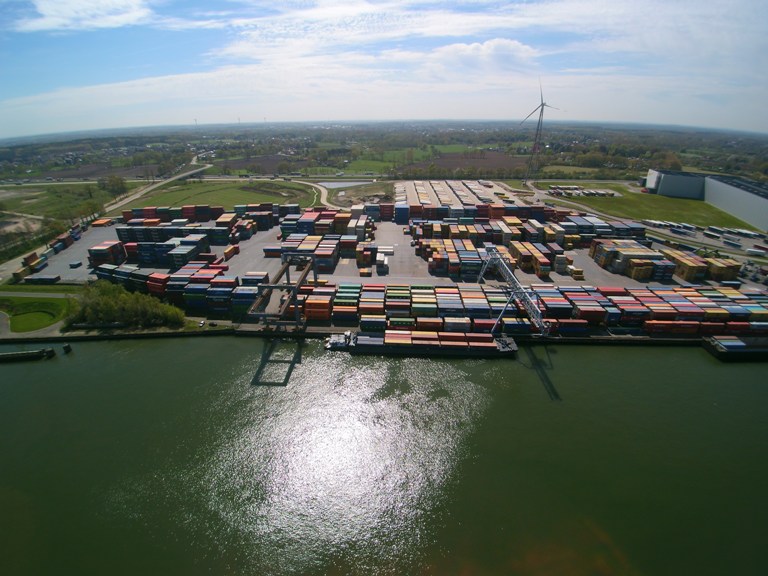 北海港获得新的驳船链接深圳海运公司